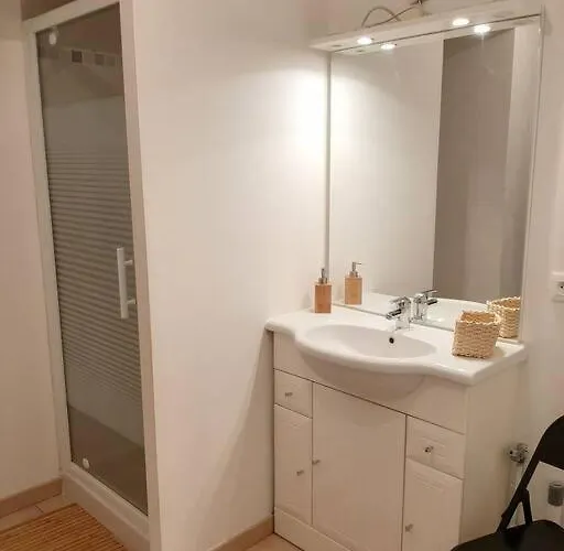 Proche Aeroport A Pied, O Nature Apartament